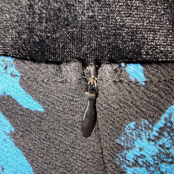 Love...ady Black Dress Blue Flowers Floral Poly/Spandex Great Stretch Size Large - Picture 3 of 6